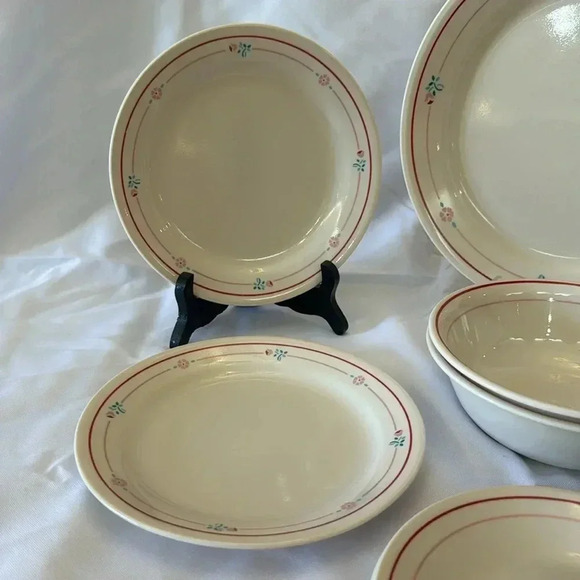 Corelle Cranberry Blossoms Assorted Dinnerware Pieces Lot - Picture 3 of 5